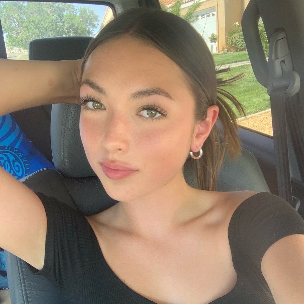 Meet your Posher, Desiree